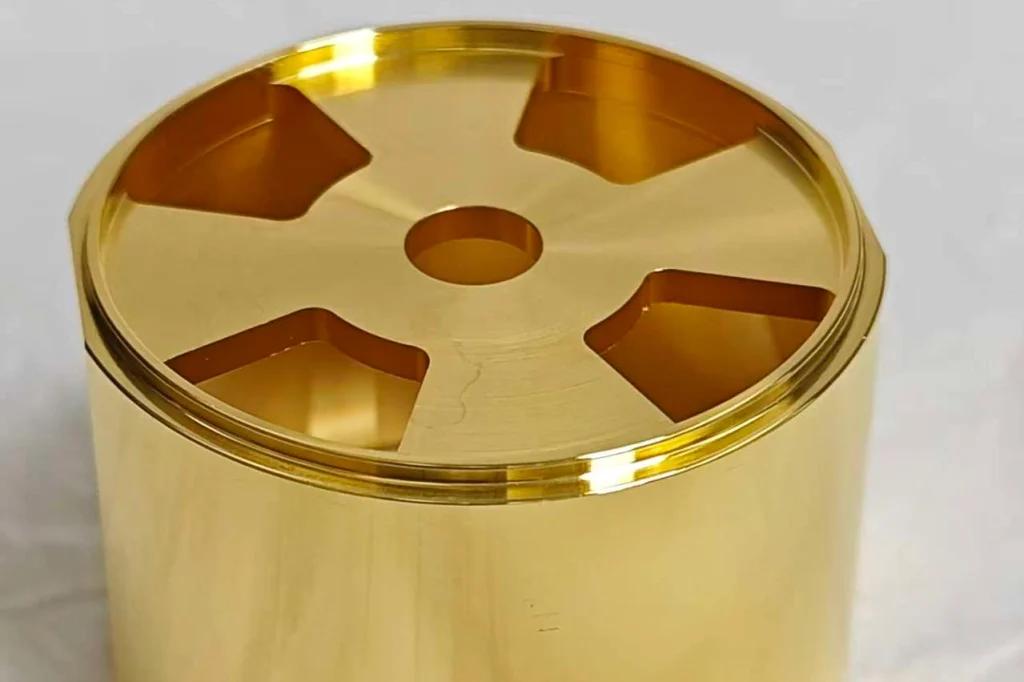 Ouverture avant en cuivre usiné CNC avec finition plaquée palladium et or pur