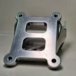 Composant en aluminium usiné CNC avec des cavités et des trous de fixation filetés